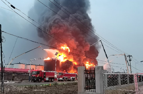5845cc威尼斯压缩空气泡沫消防车救援广东省佛山市高明区火灾