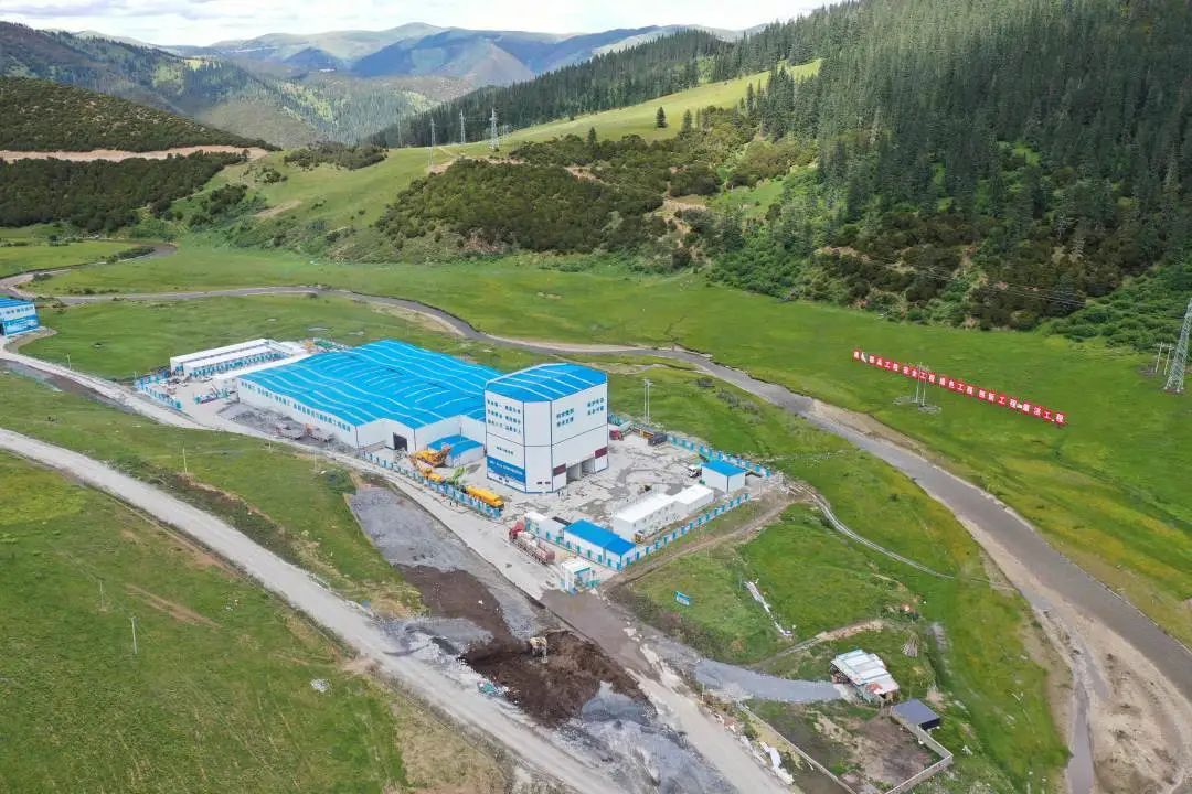 “站”立高原！5845cc威尼斯搅拌站助力川藏线建设！