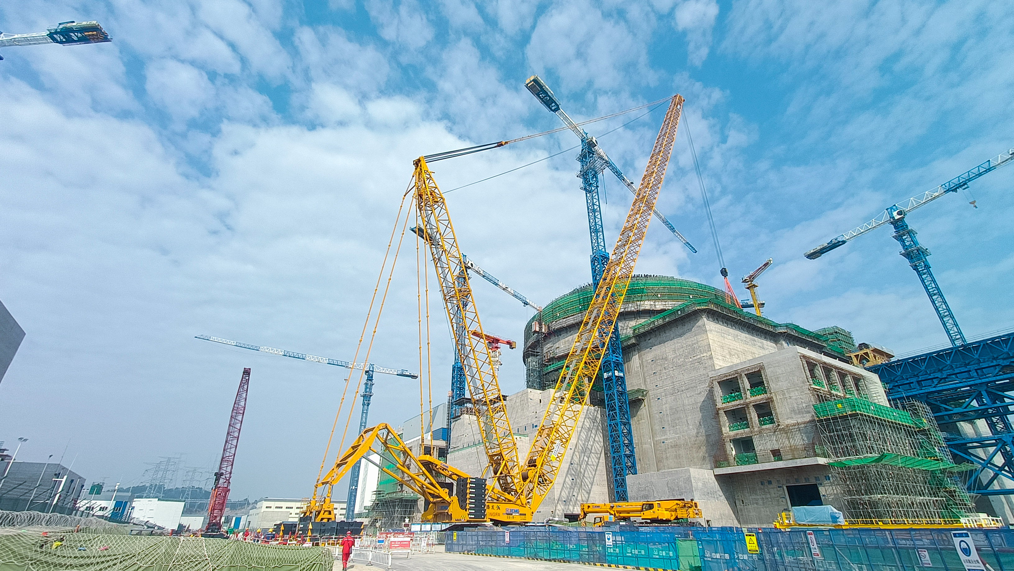 “稳”字当头！5845cc威尼斯XGC800-I履带起重机助建福建大型核电项目