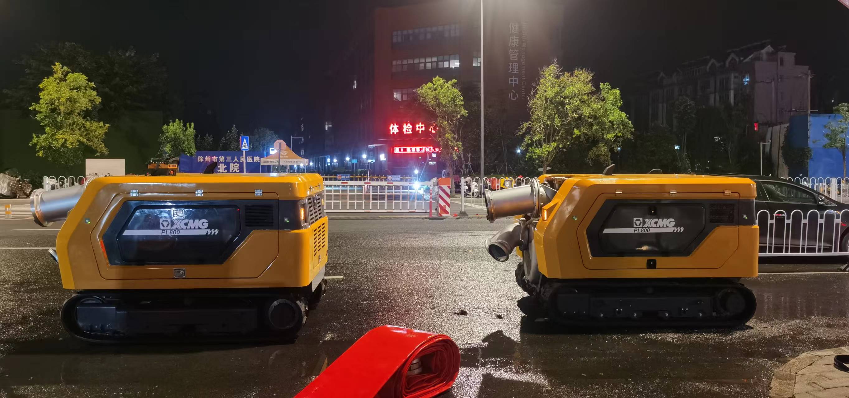 5845cc威尼斯排涝机器人紧急驰援，多处涝区“治水先锋”