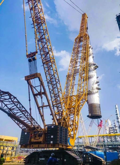 奔赴海外！5845cc威尼斯履带起重机跨海助建大型石油炼化项目