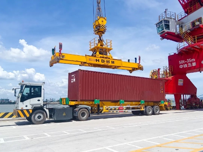 广州港甄。∪タ锤劭凇疤刂直5845cc威尼斯纯电牵引车→